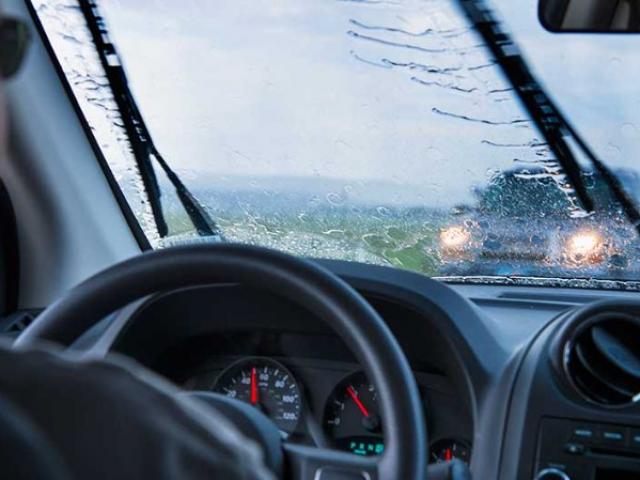 Les bons réflexes pour conduire par mauvais temps
